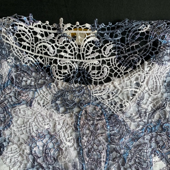 LAURA PETITES PAISLEY PRINT BLOUSE WITH LACE DETAILS AND 3/4 SLEEVES WOMENS M - Picture 4 of 5